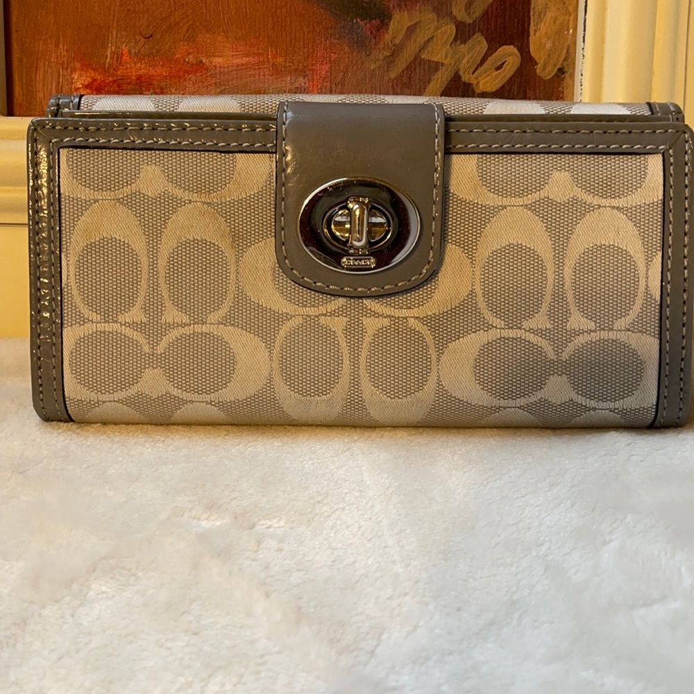 Coach wallet GREAT DEAL..won’t last…get your wallet now!!